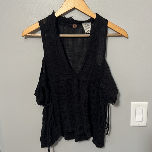 Free People One Delicate Black Cold Shoulder Top Size XS - Picture 2 of 6